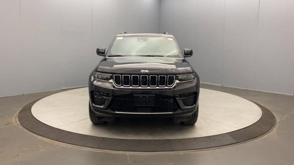 new 2025 Jeep Grand Cherokee car, priced at $41,920