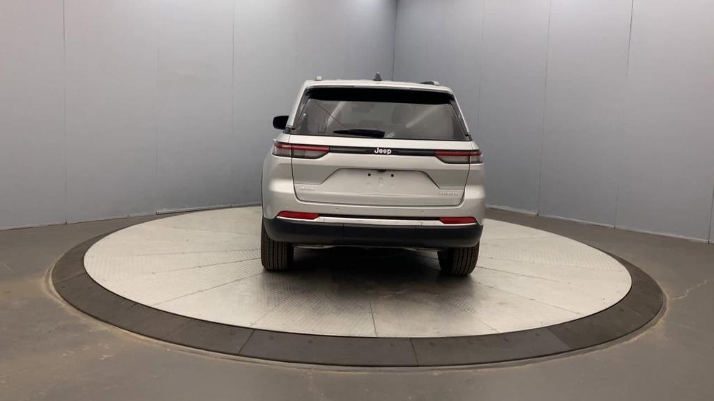 new 2025 Jeep Grand Cherokee car, priced at $42,095