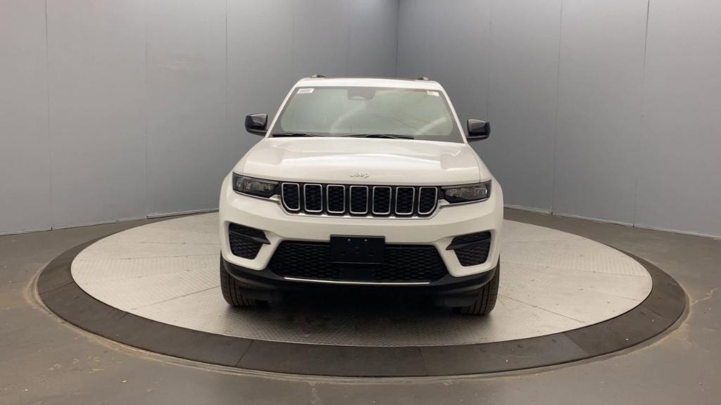 new 2025 Jeep Grand Cherokee car, priced at $41,325