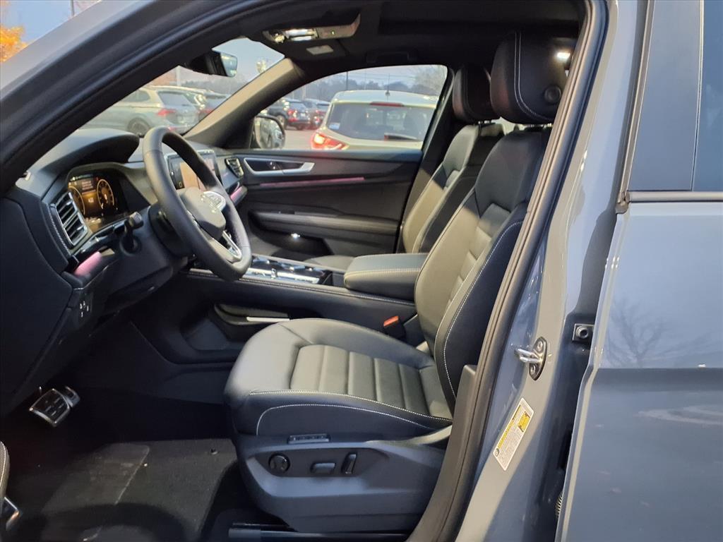 new 2026 Volkswagen Atlas Cross Sport car, priced at $49,042