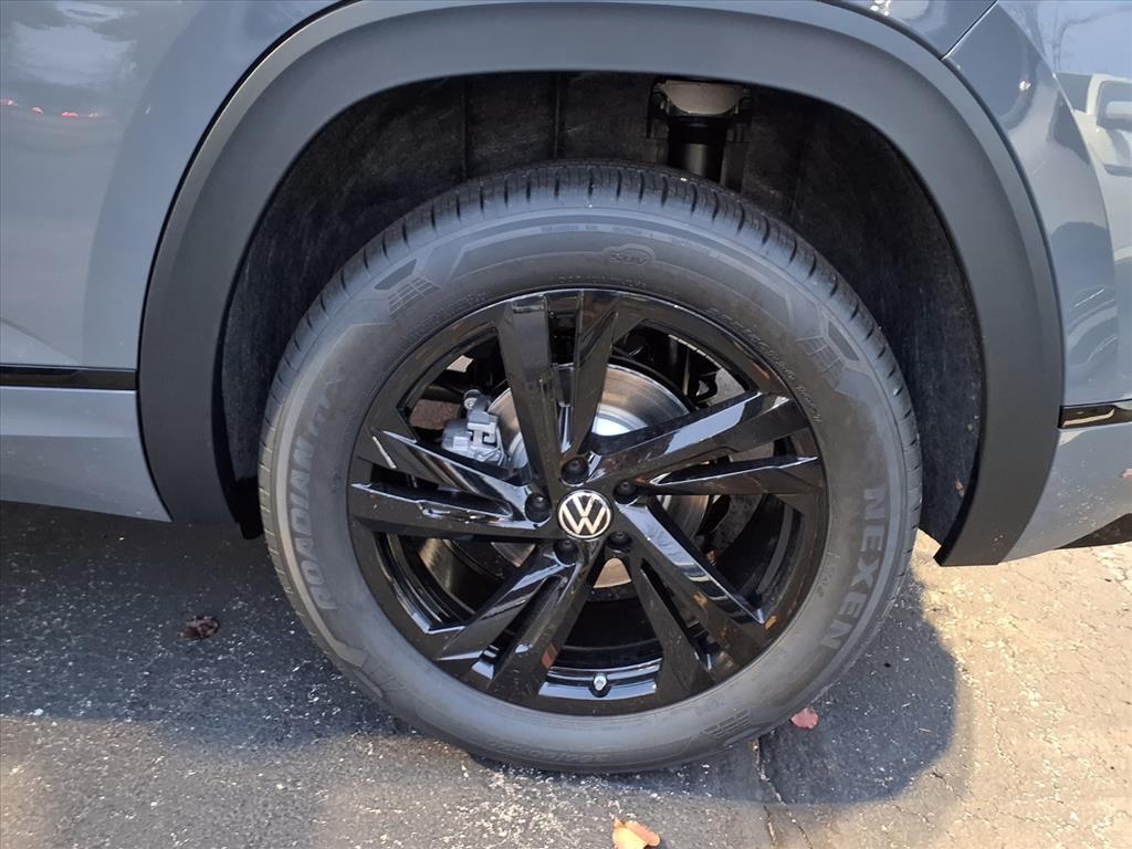 new 2026 Volkswagen Atlas Cross Sport car, priced at $49,042