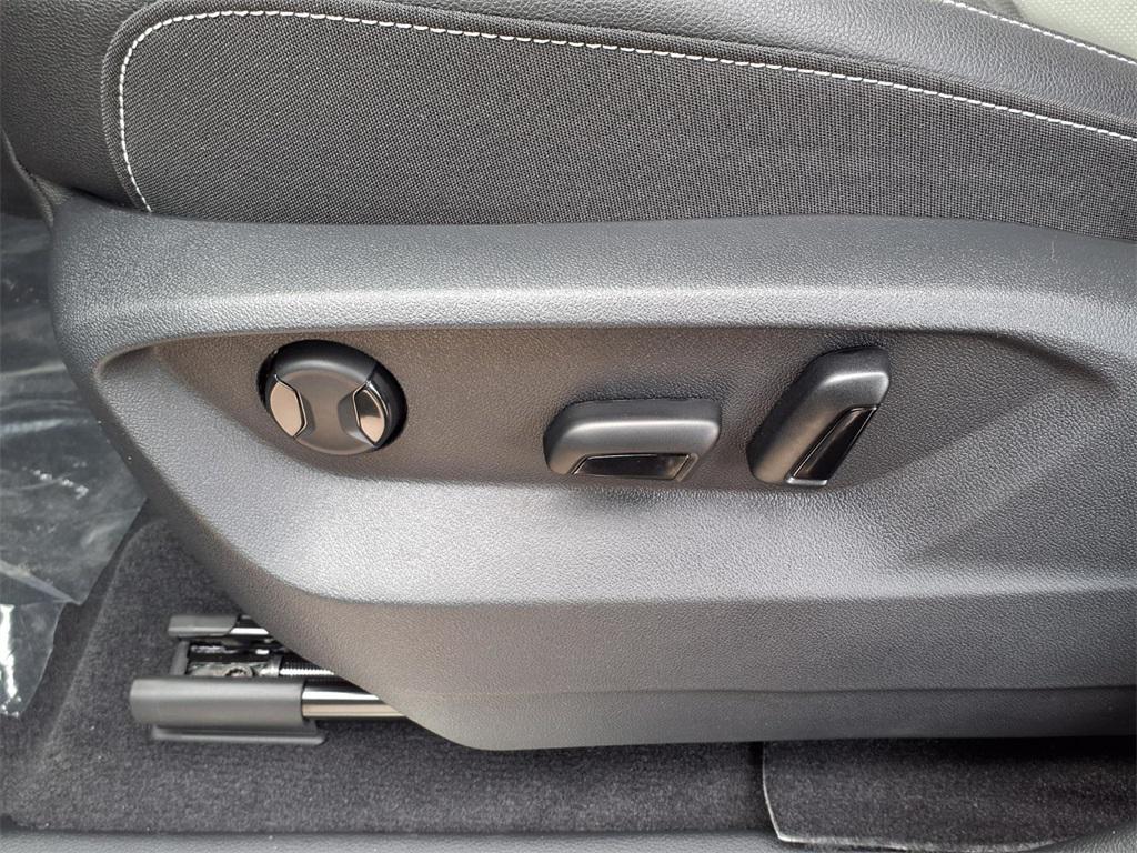 new 2026 Volkswagen Atlas car, priced at $44,447