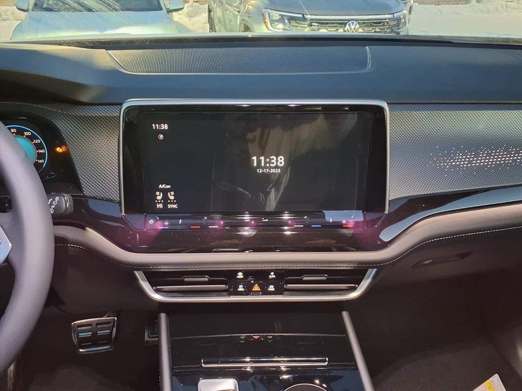 new 2026 Volkswagen Atlas Cross Sport car, priced at $51,406