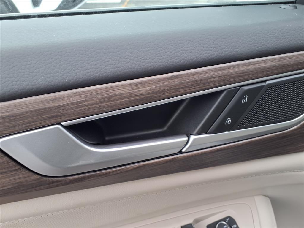 new 2026 Volkswagen Atlas car, priced at $49,371