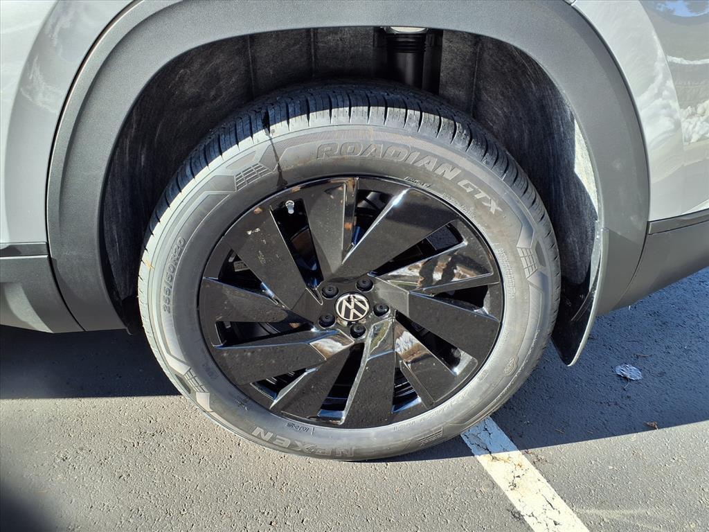 new 2026 Volkswagen Atlas Cross Sport car, priced at $44,810