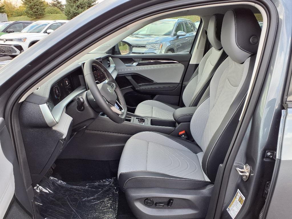 new 2025 Volkswagen Tiguan car, priced at $31,870