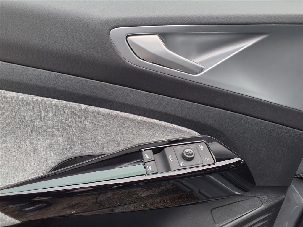 new 2025 Volkswagen ID.4 car, priced at $39,655