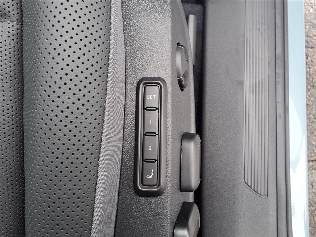 new 2025 Volkswagen ID.4 car, priced at $45,190