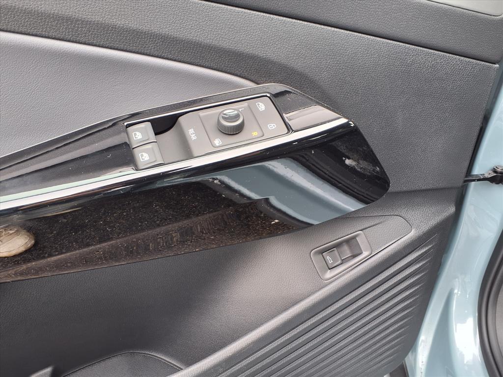 new 2025 Volkswagen ID.4 car, priced at $45,190