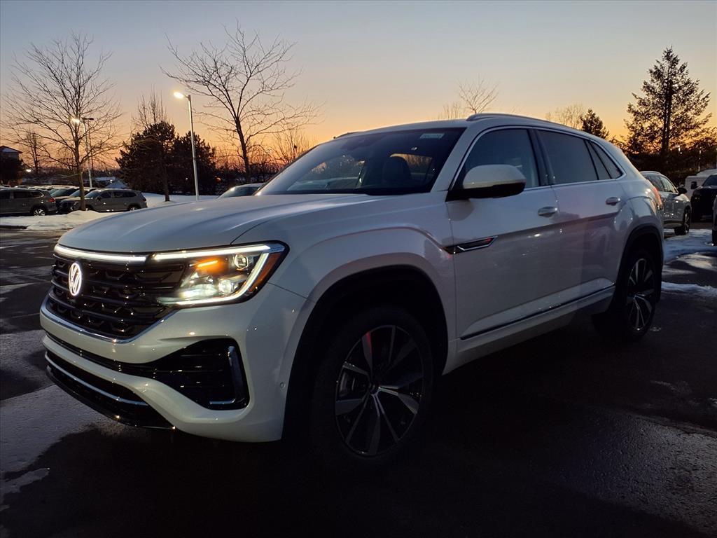 new 2026 Volkswagen Atlas Cross Sport car, priced at $52,197