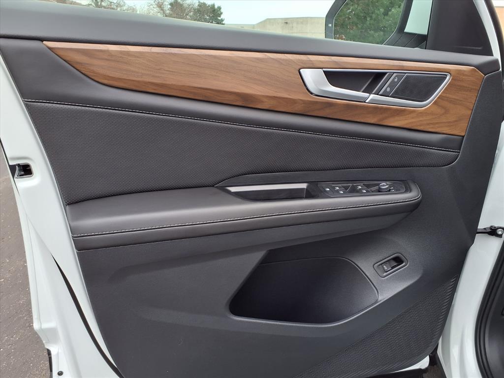 new 2026 Volkswagen Atlas car, priced at $44,427