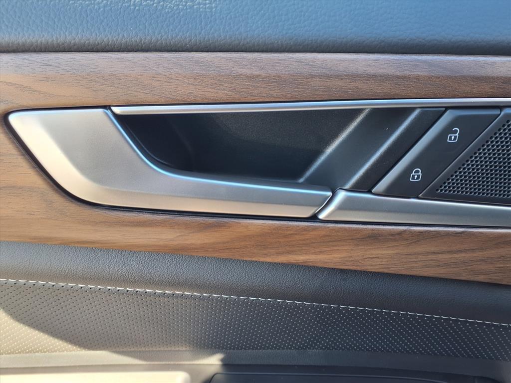 new 2026 Volkswagen Atlas car, priced at $39,245