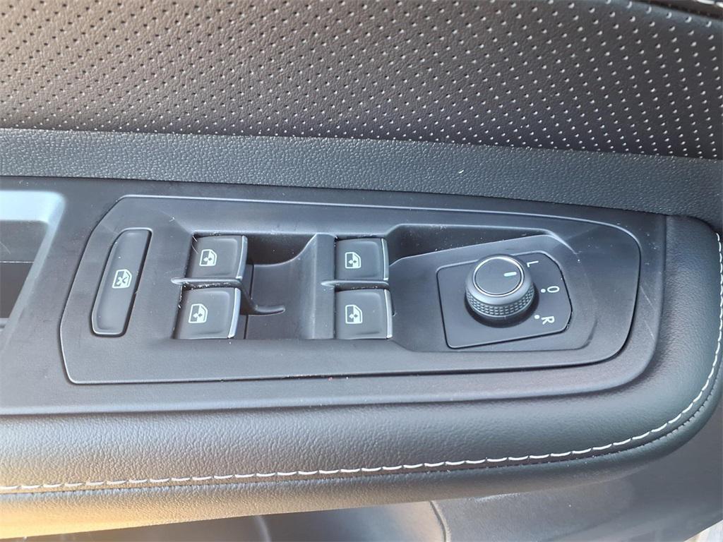 new 2026 Volkswagen Atlas car, priced at $44,522