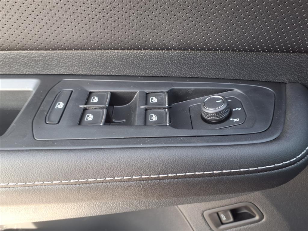 new 2026 Volkswagen Atlas car, priced at $44,010