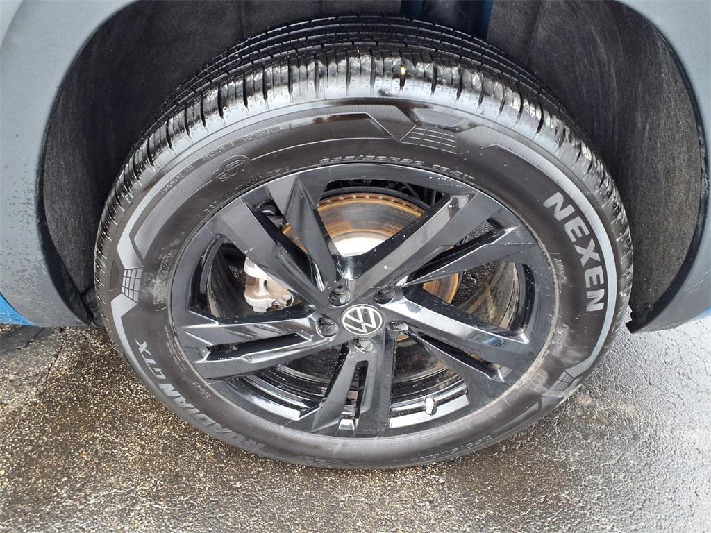 used 2025 Volkswagen Atlas Cross Sport car, priced at $43,490