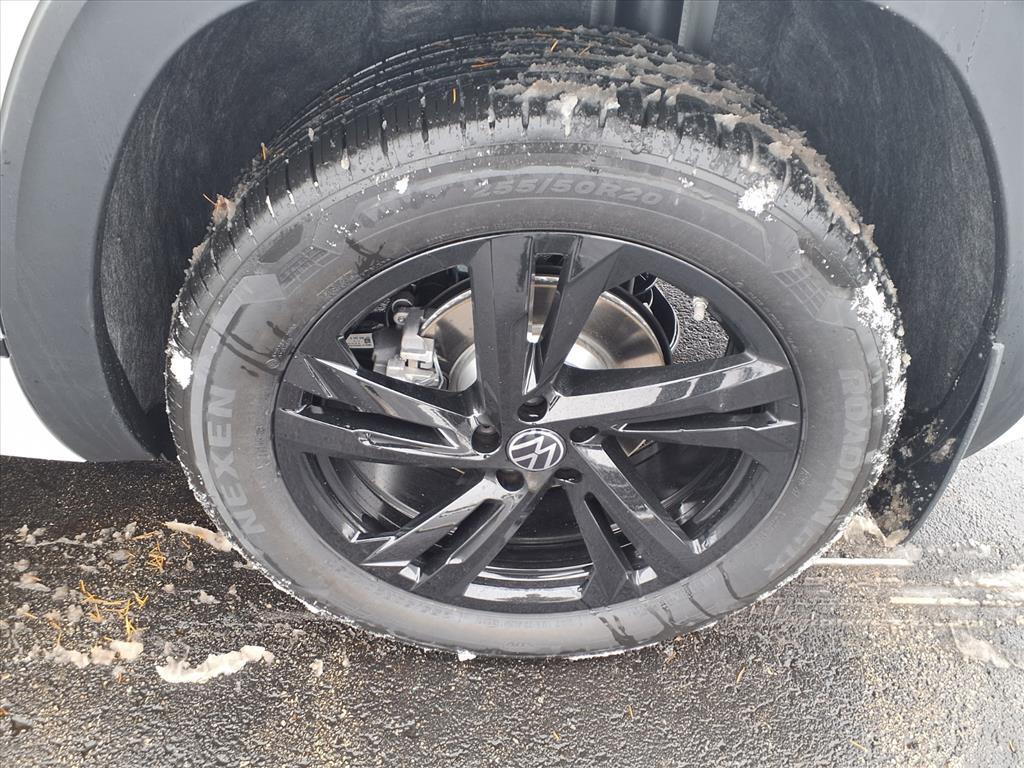 new 2026 Volkswagen Atlas Cross Sport car, priced at $49,446