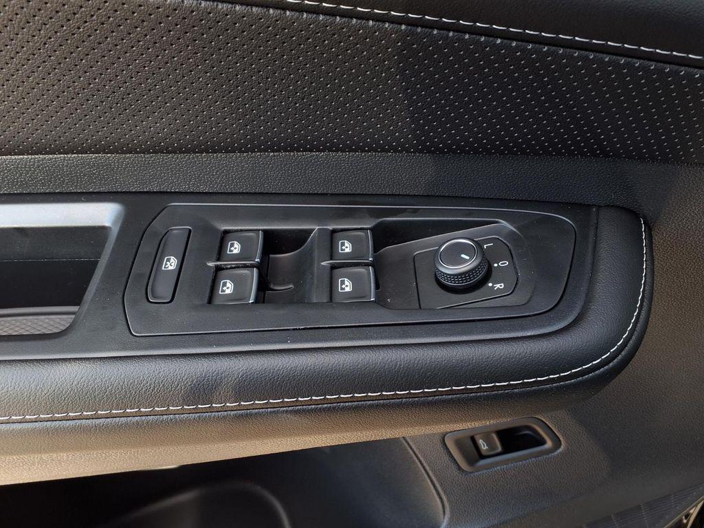 new 2026 Volkswagen Atlas car, priced at $45,076