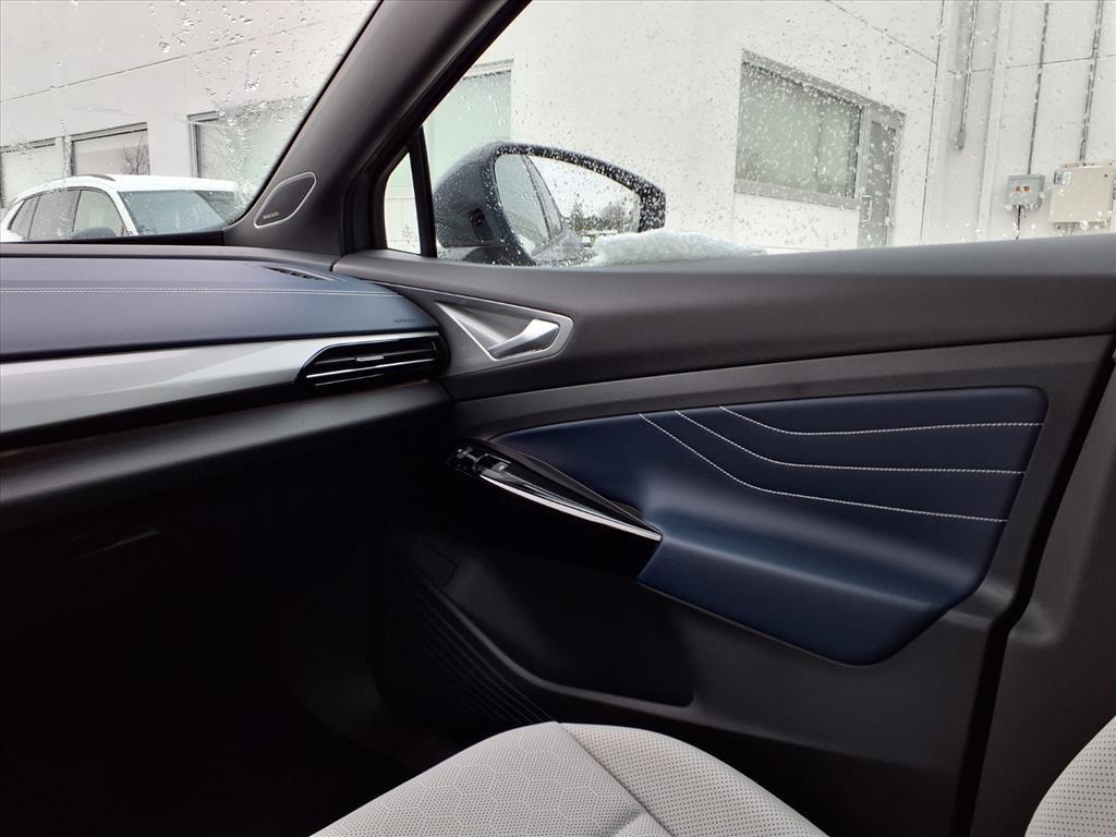 new 2025 Volkswagen ID.4 car, priced at $47,538