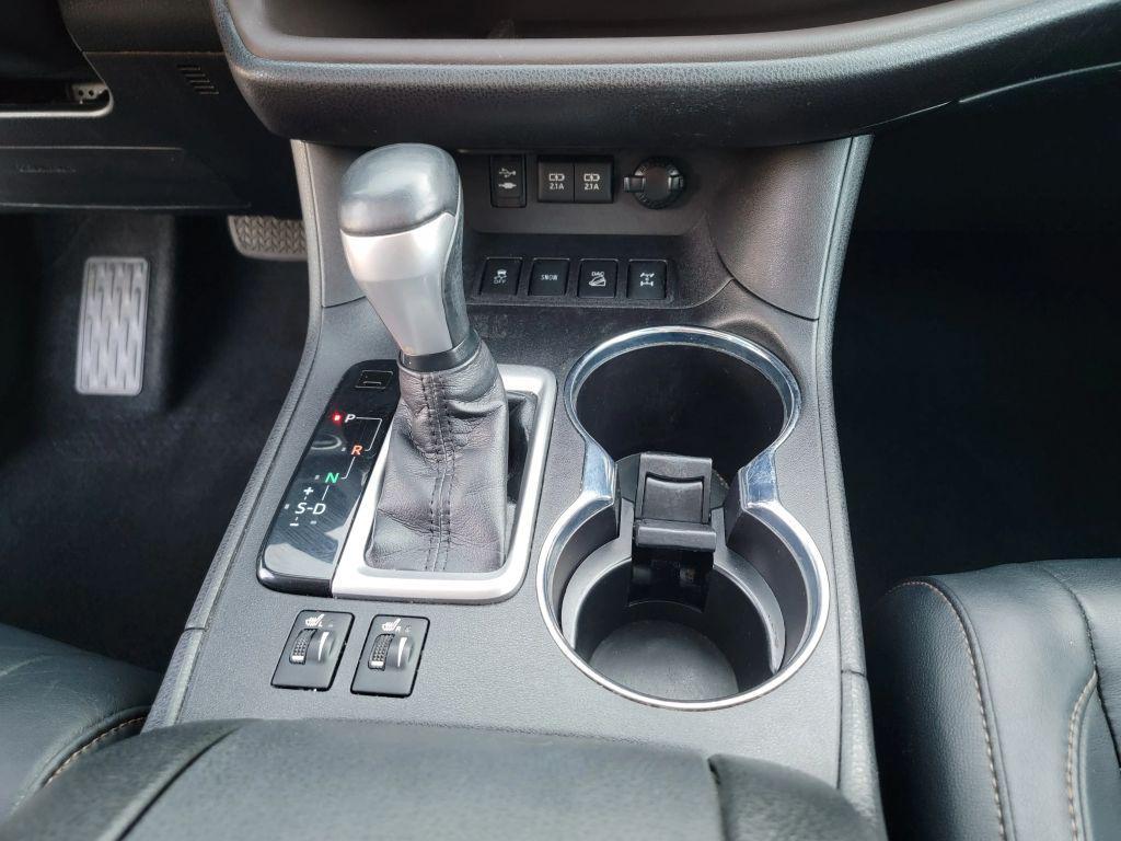 2018 Blizzard Pearl Toyota Highlander