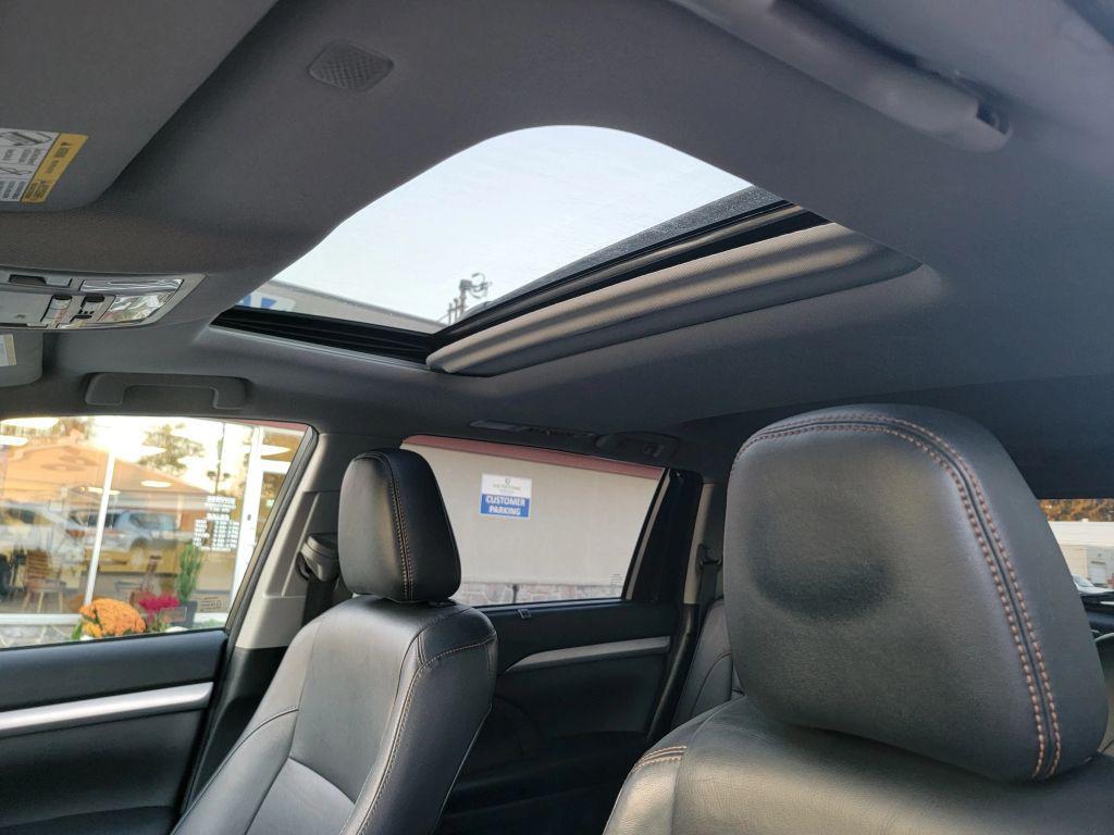 2018 Blizzard Pearl Toyota Highlander