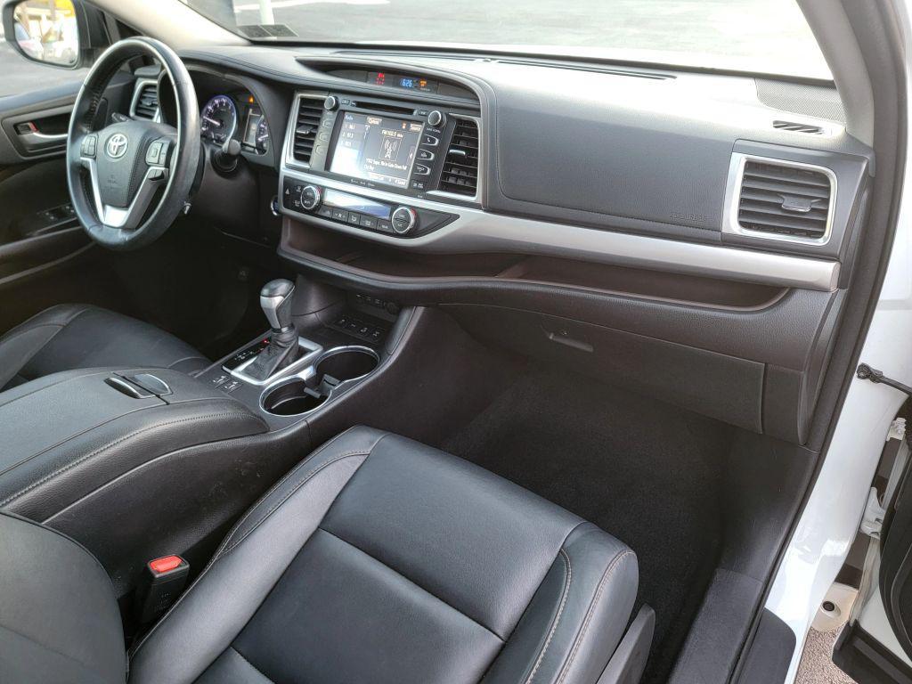 2018 Blizzard Pearl Toyota Highlander