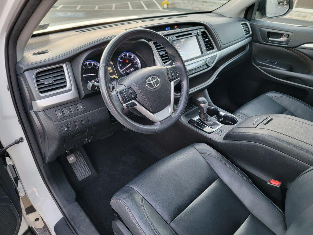 2018 Blizzard Pearl Toyota Highlander