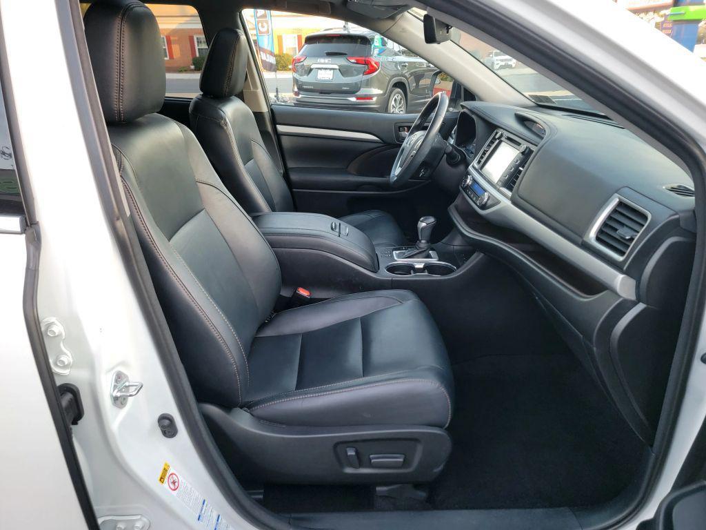 2018 Blizzard Pearl Toyota Highlander