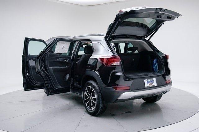 new 2025 Chevrolet TrailBlazer car, priced at $27,440