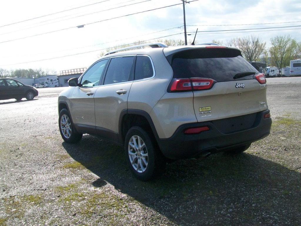 used 2015 Jeep Cherokee car, priced at $6,495