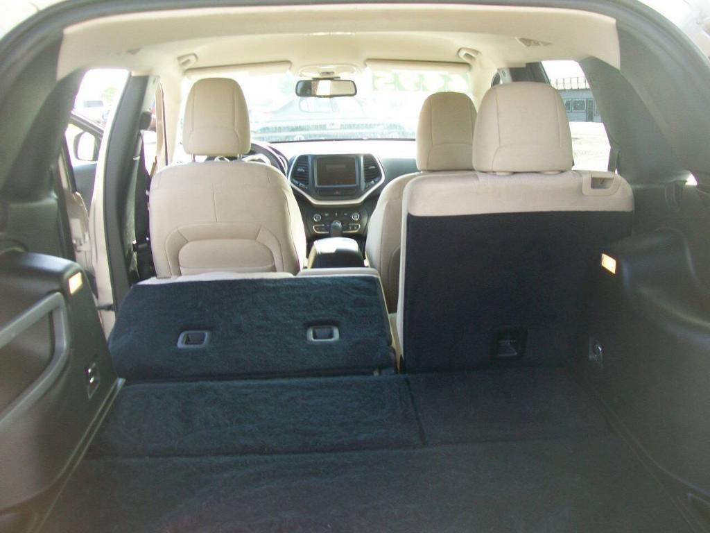 used 2015 Jeep Cherokee car, priced at $6,495