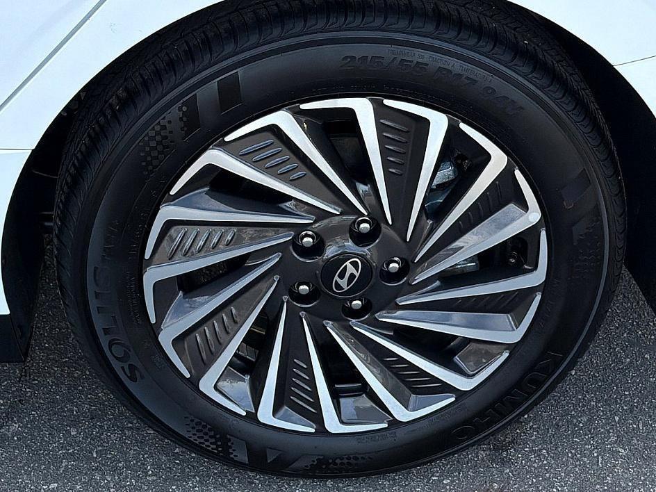 used 2025 Hyundai Sonata Hybrid car, priced at $24,299