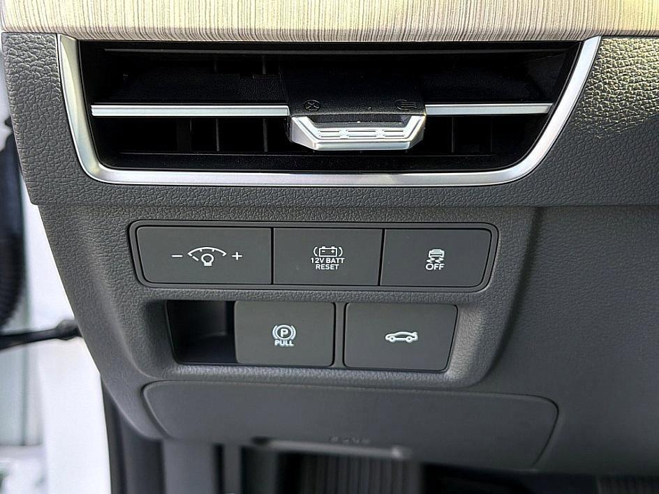 used 2025 Hyundai Sonata Hybrid car, priced at $24,299