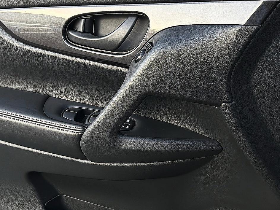 used 2019 Nissan Rogue car, priced at $17,328