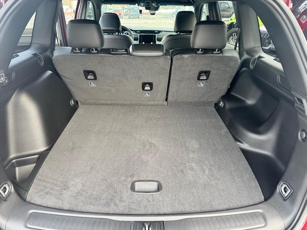 new 2025 Jeep Grand Cherokee car, priced at $43,901