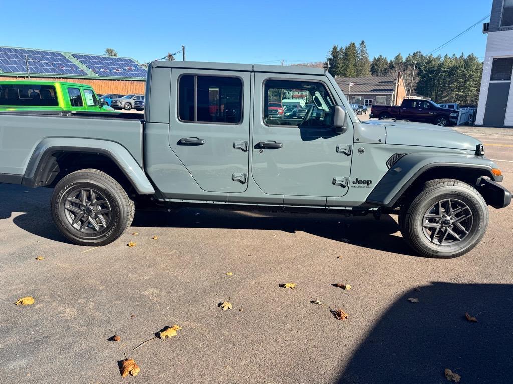 new 2025 Jeep Gladiator car, priced at $46,267