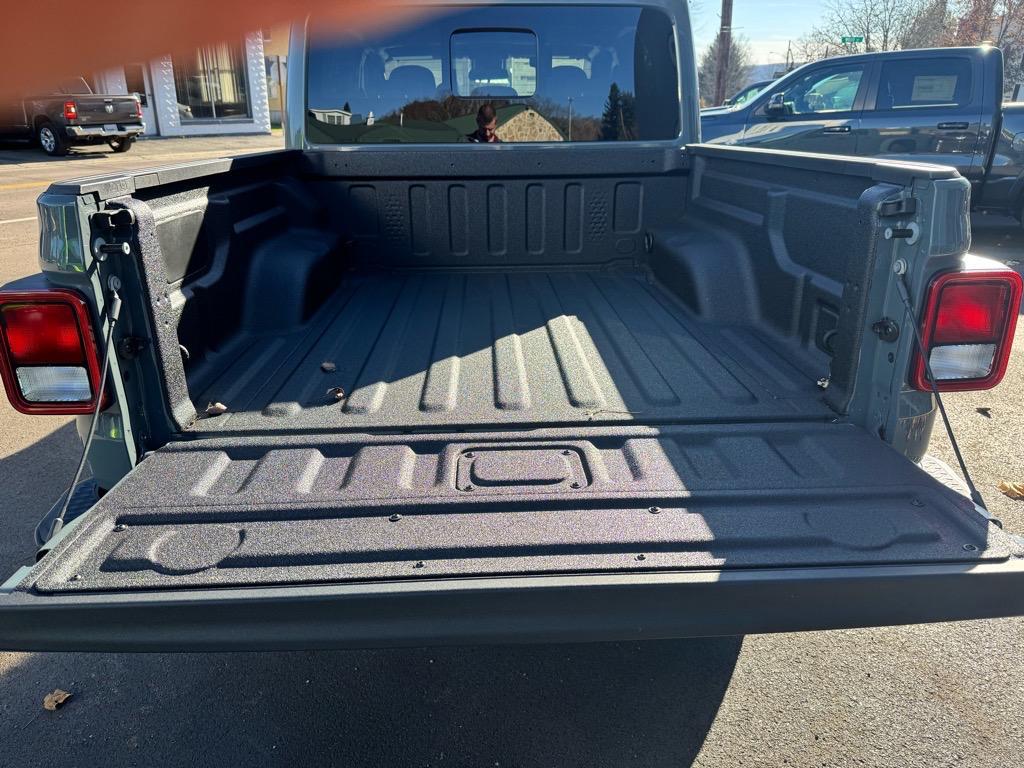 new 2025 Jeep Gladiator car, priced at $46,267