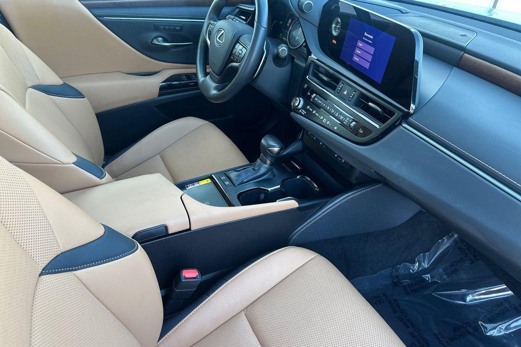 used 2025 Lexus ES 300h car, priced at $41,900