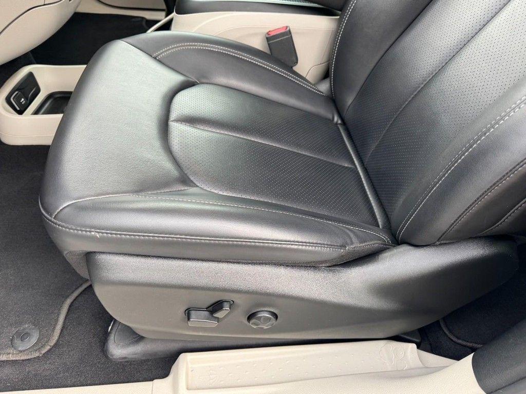 used 2024 Chrysler Pacifica car, priced at $27,997