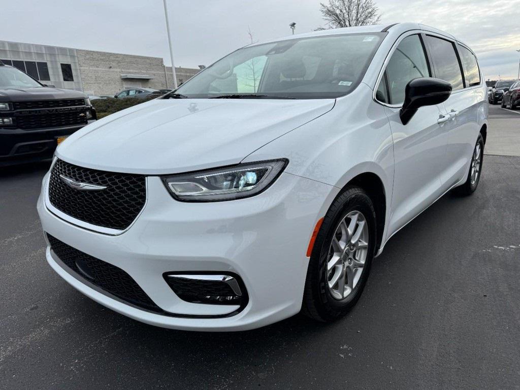 used 2024 Chrysler Pacifica car, priced at $29,995