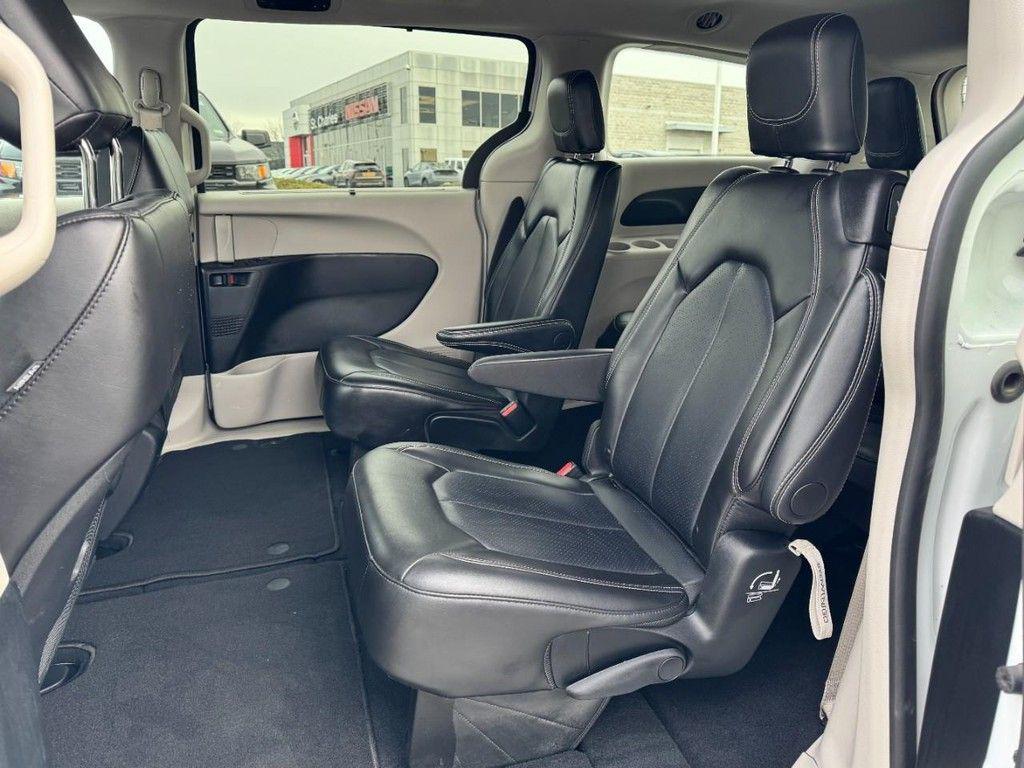 used 2024 Chrysler Pacifica car, priced at $27,997