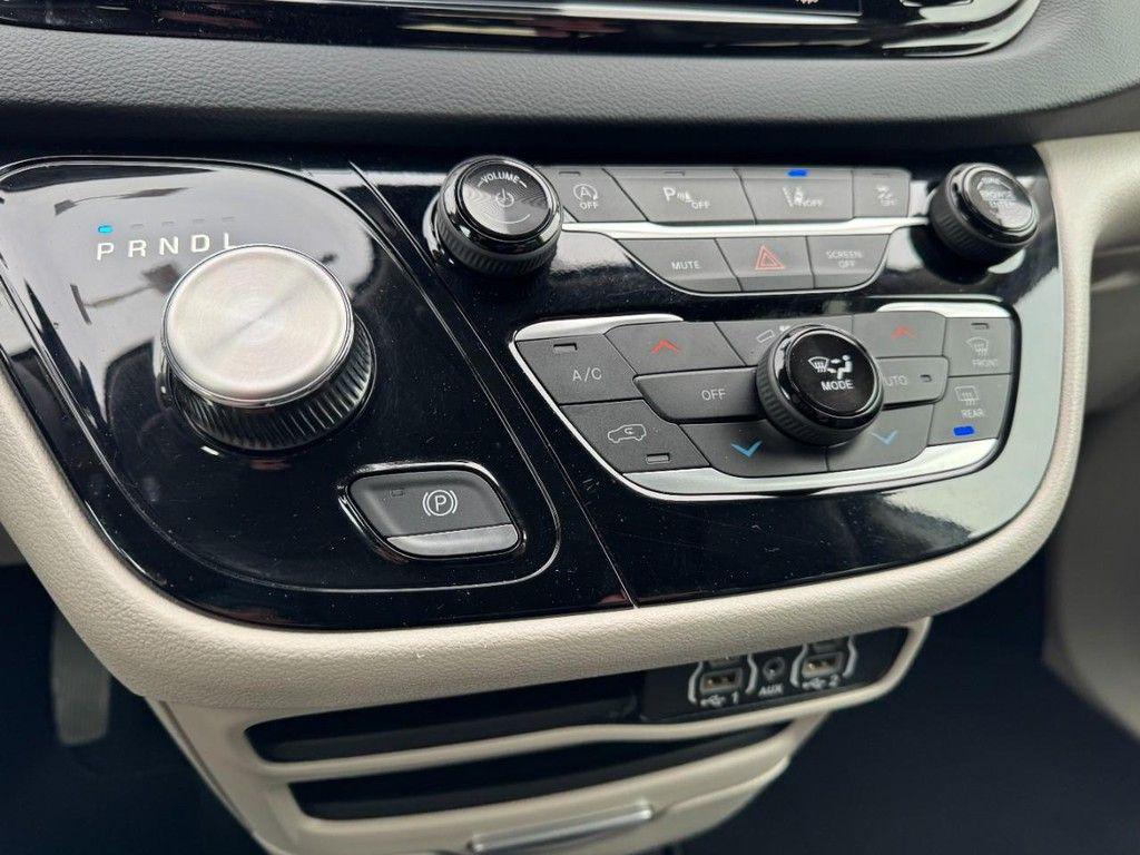 used 2024 Chrysler Pacifica car, priced at $27,997