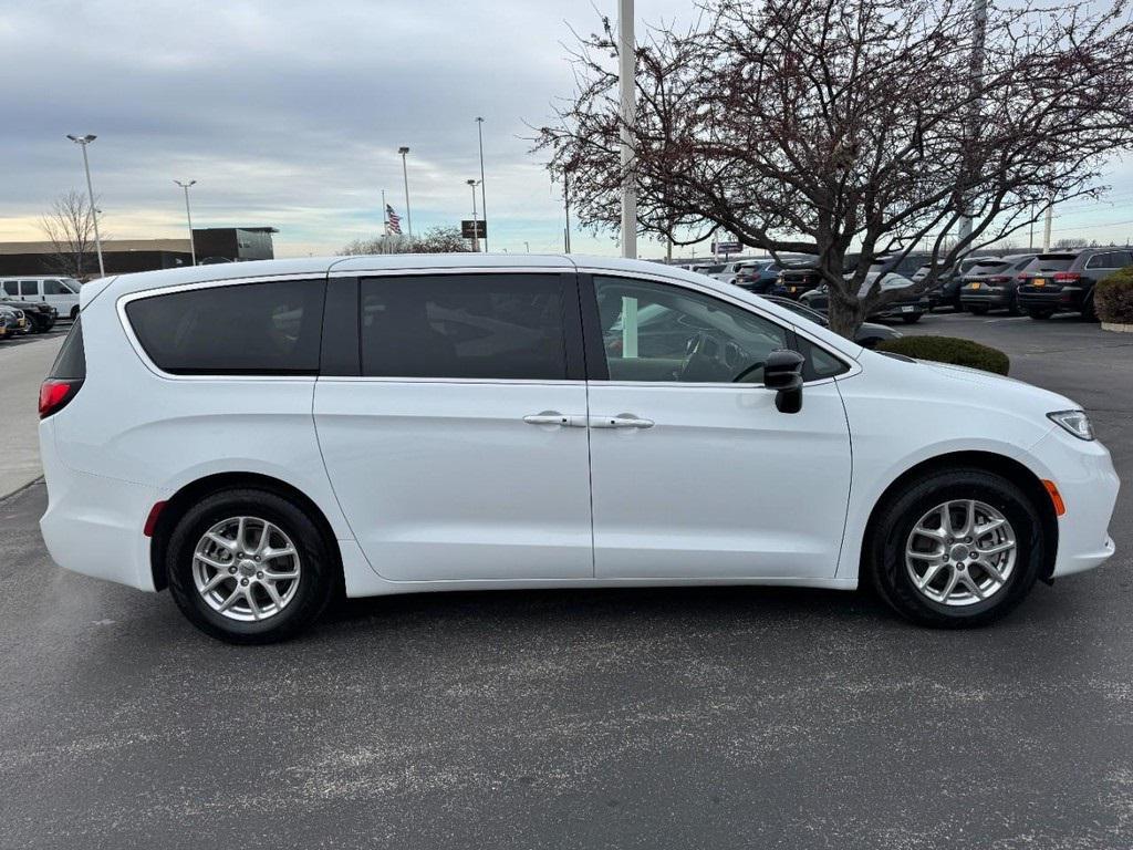 used 2024 Chrysler Pacifica car, priced at $29,995