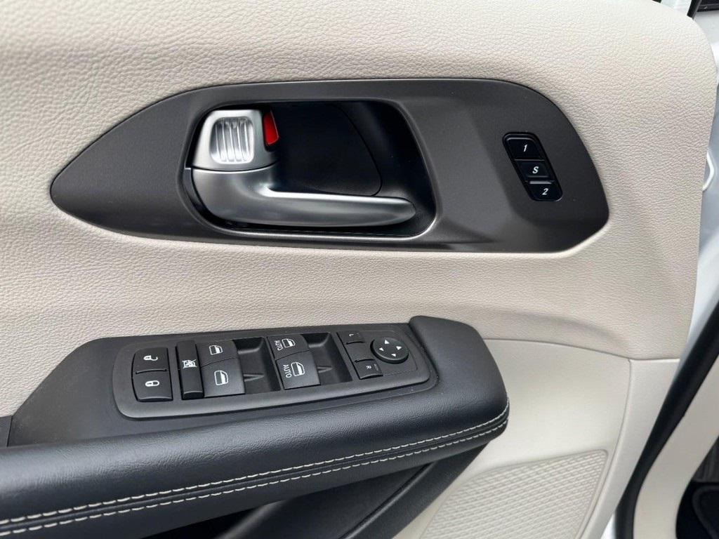 used 2024 Chrysler Pacifica car, priced at $29,995