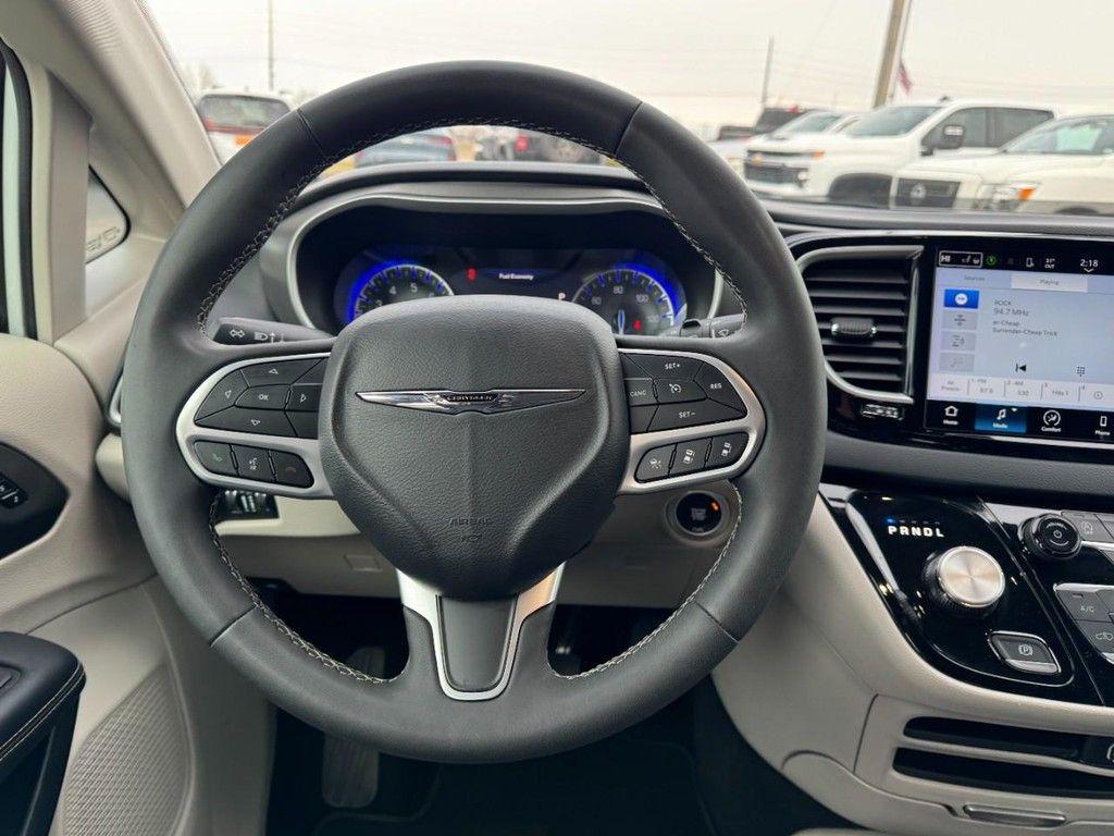used 2024 Chrysler Pacifica car, priced at $27,997