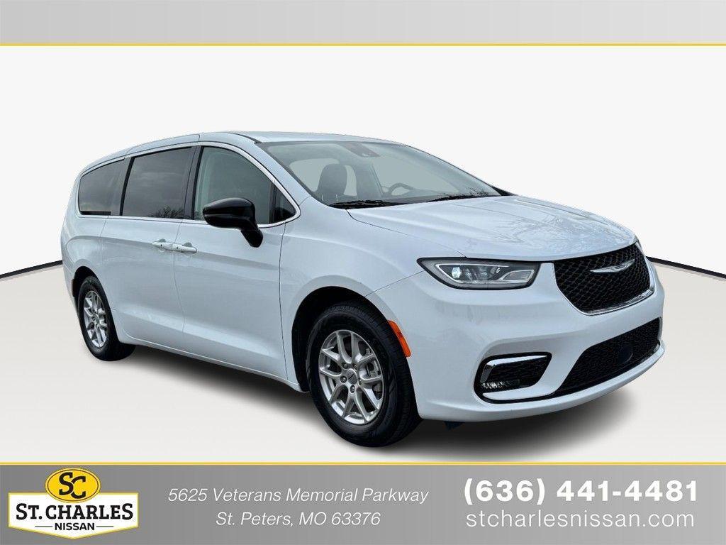 used 2024 Chrysler Pacifica car, priced at $27,997