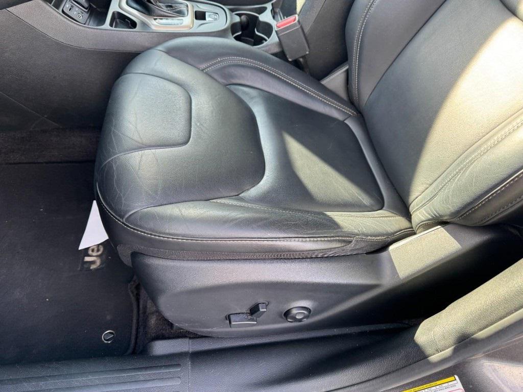 used 2018 Jeep Cherokee car, priced at $13,555