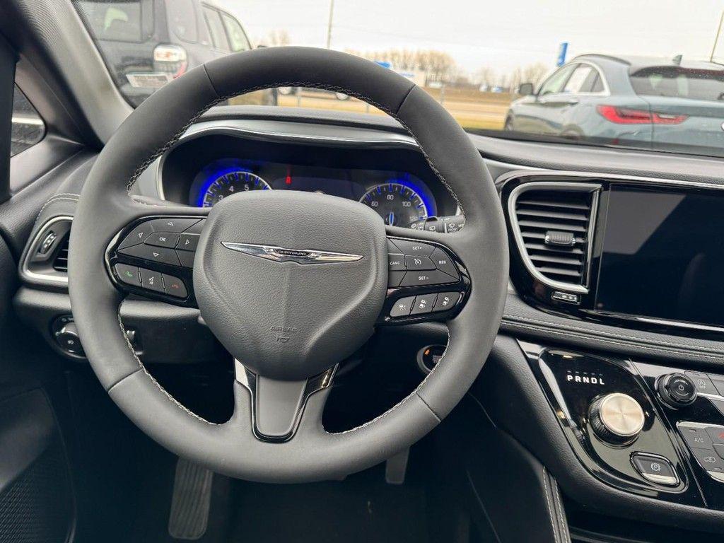 used 2025 Chrysler Pacifica car, priced at $34,997