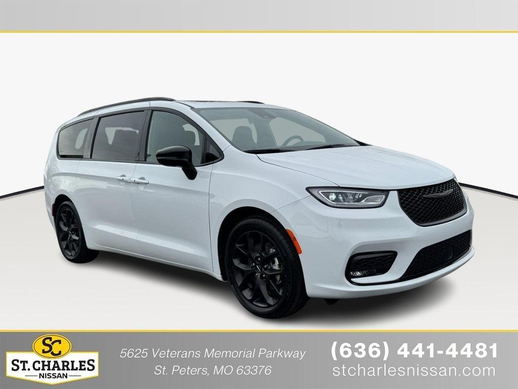 used 2025 Chrysler Pacifica car, priced at $37,995