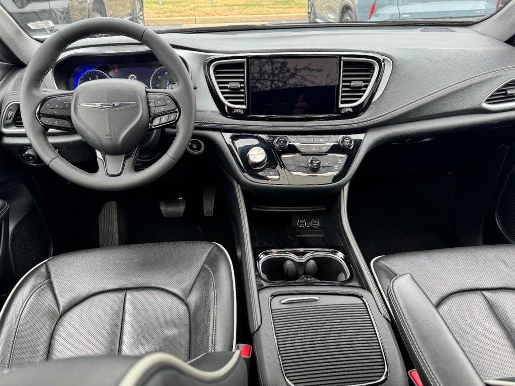 used 2025 Chrysler Pacifica car, priced at $36,777