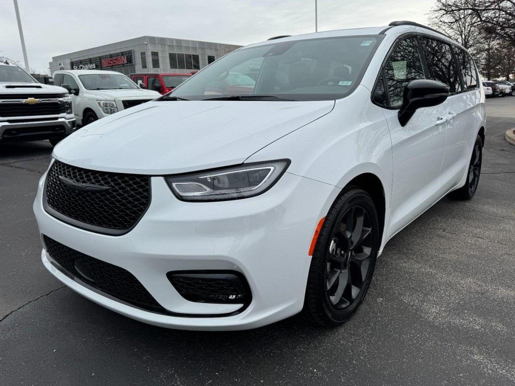used 2025 Chrysler Pacifica car, priced at $36,777